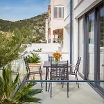 Villa Royale With Shared Pool