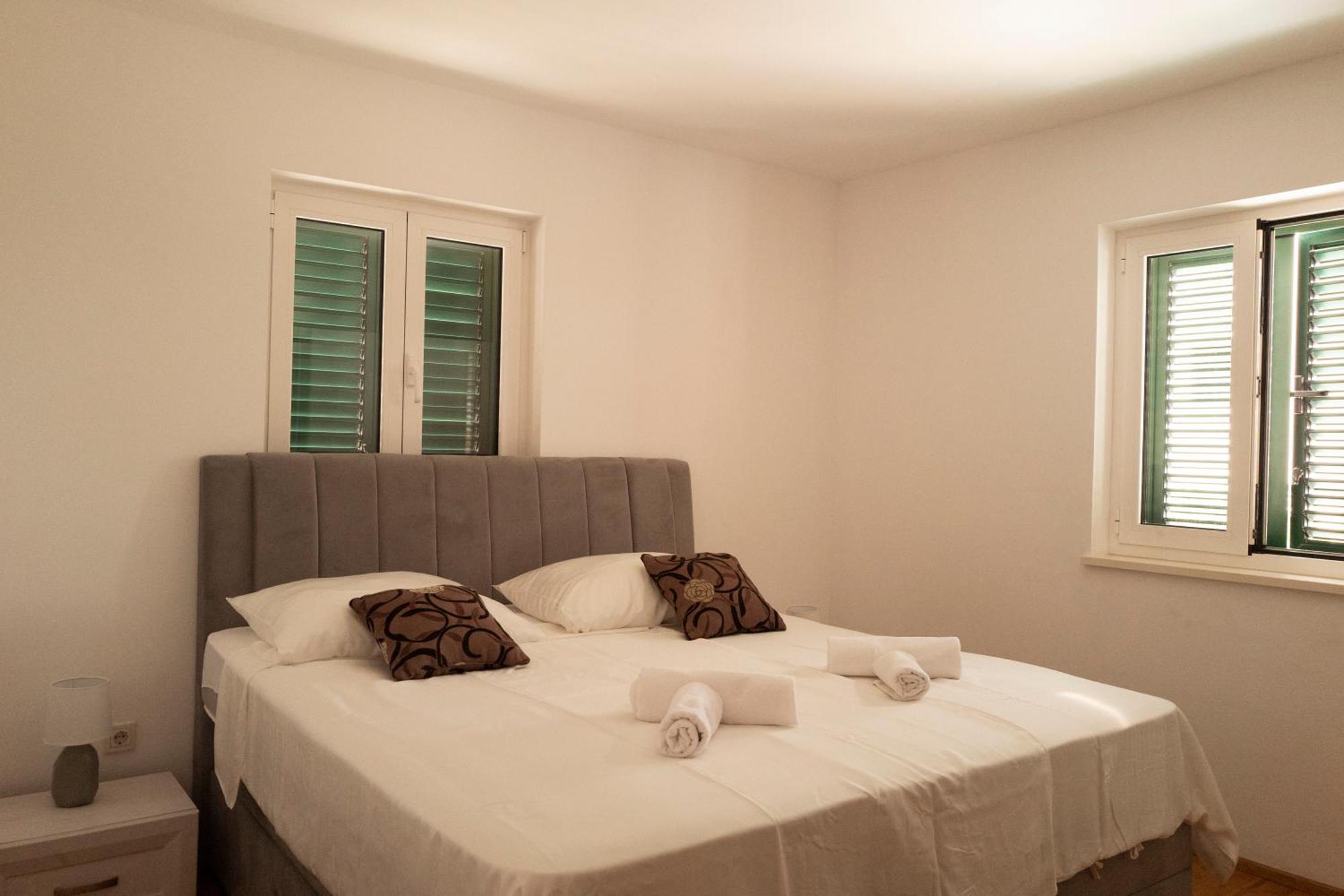 Royale With Shared Pool Apartment Hvar Town