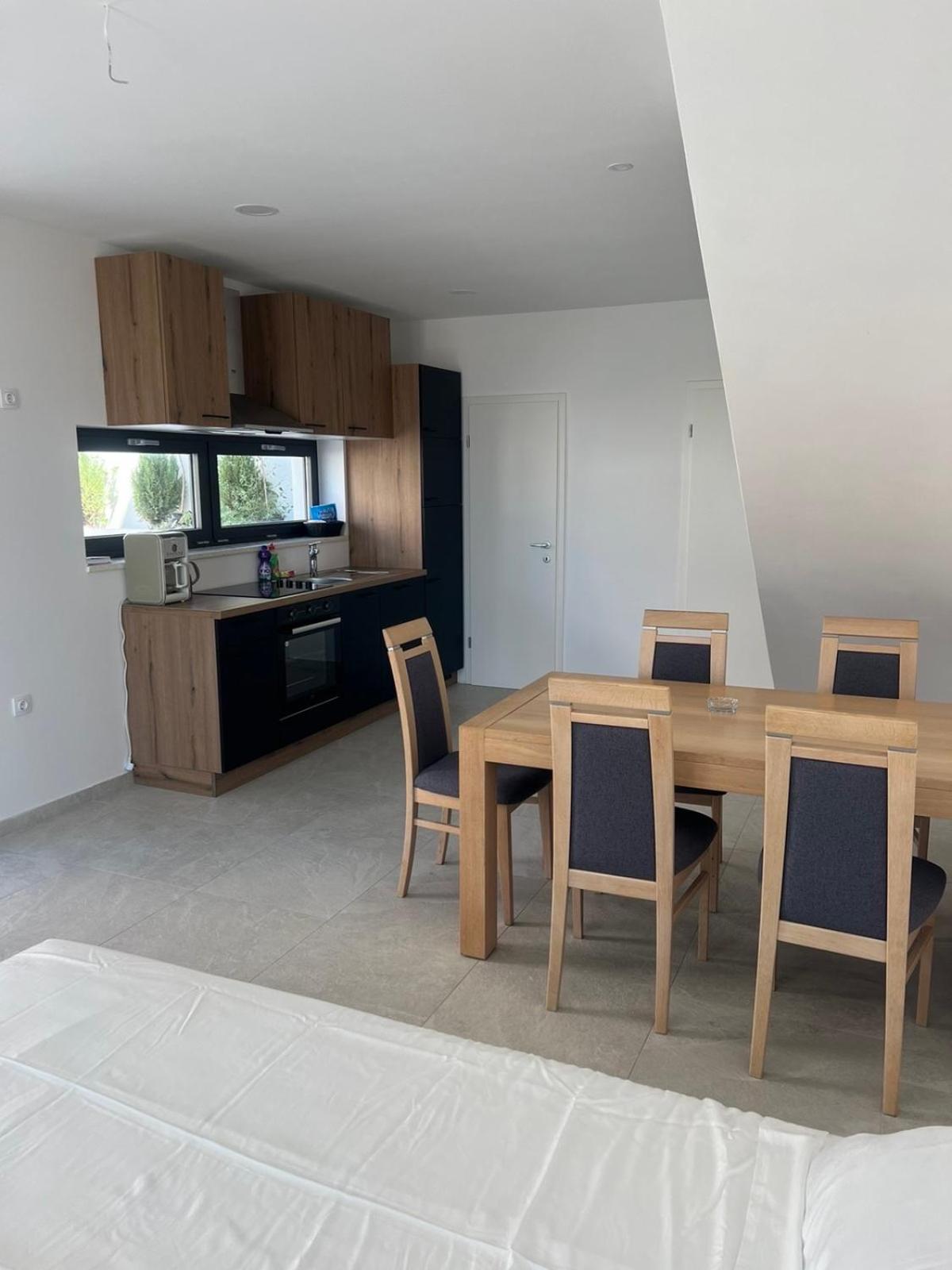 Royale With Shared Pool Apartment *