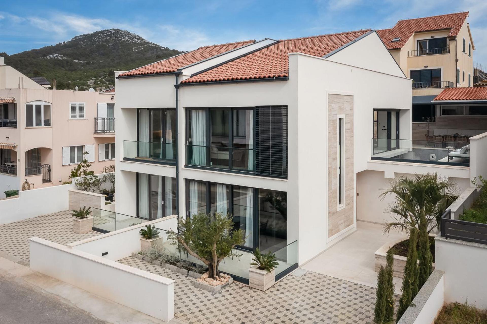 Apartment Royale With Shared Pool