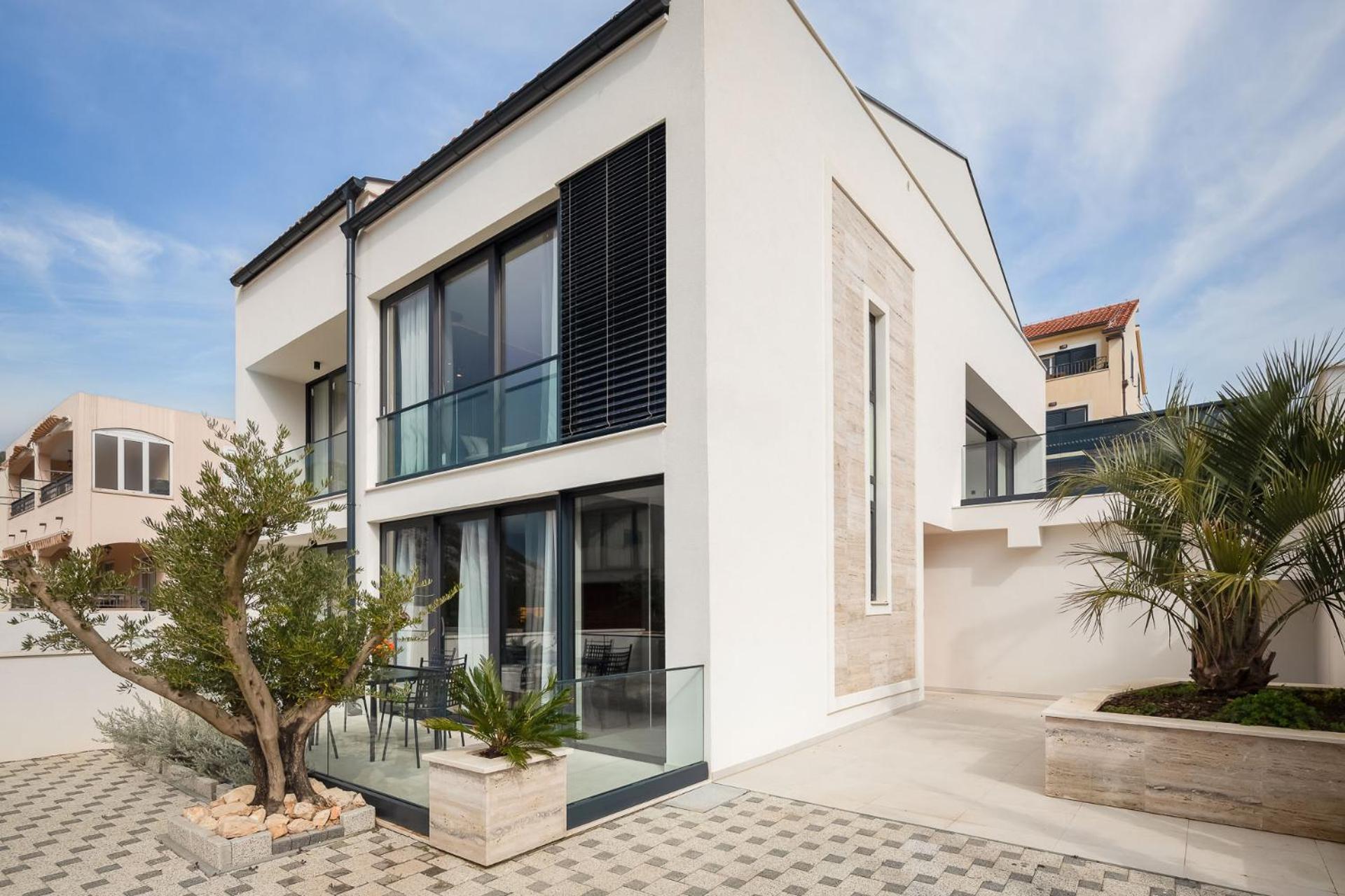 Royale With Shared Pool Apartment *