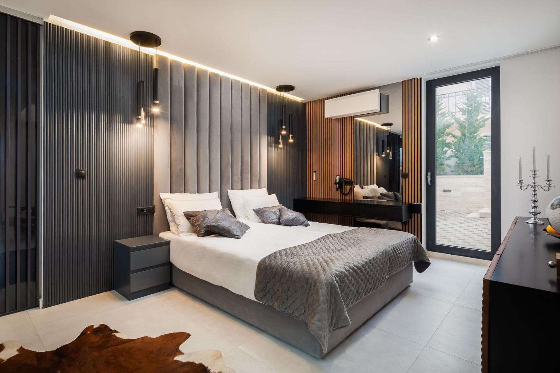 Royale With Shared Pool Apartment