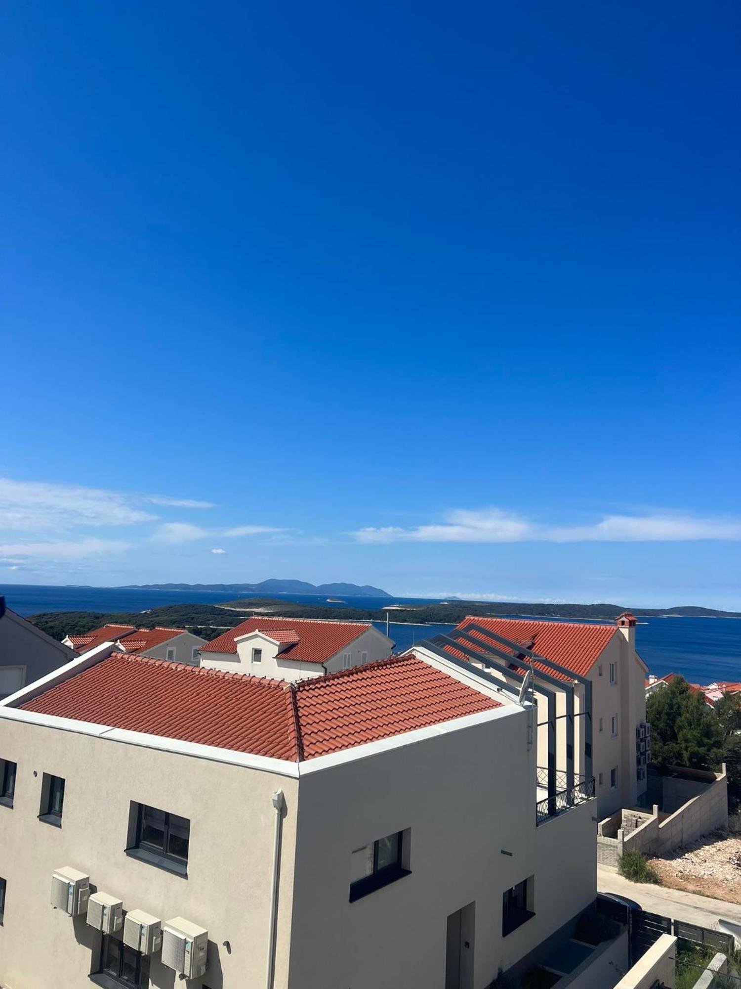 Royale With Shared Pool Apartment *