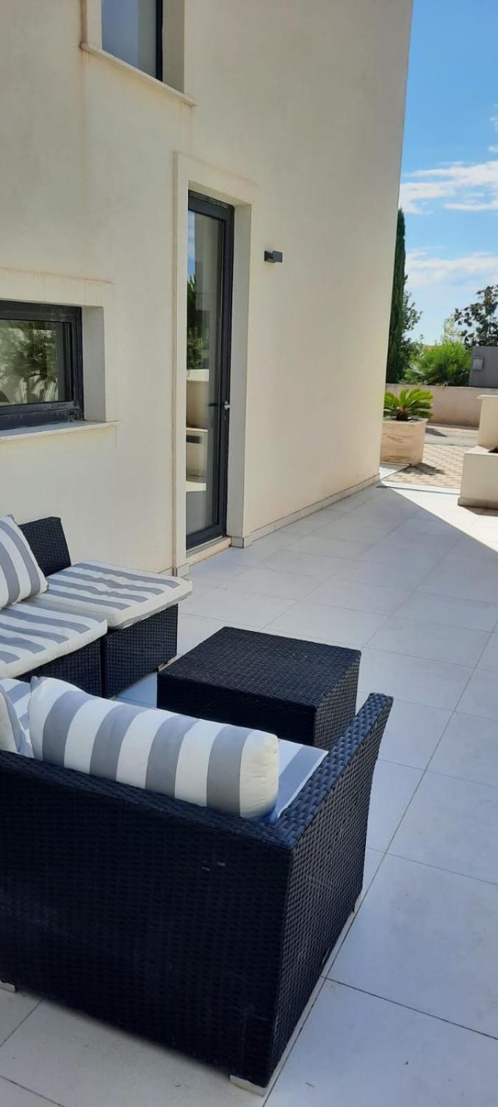 Royale With Shared Pool Apartmán *